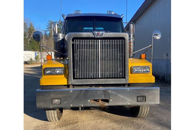 2016 Western Star 4900SF SemiTractor Truck